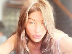 MelPomena - female with brown hair and  big tits webcam at xLoveCam