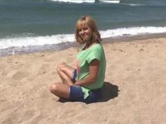 MelanieAhHot - female with brown hair and  small tits webcam at xLoveCam