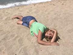 MelanieAhHot - female with brown hair and  small tits webcam at xLoveCam