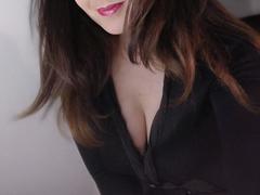 MelanieAhHot - female with brown hair and  small tits webcam at xLoveCam