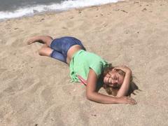 MelanieAhHot - female with brown hair and  small tits webcam at xLoveCam