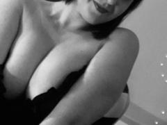 MelanieAhHot - female with brown hair and  small tits webcam at xLoveCam