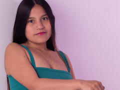 MelanieGates - female with brown hair webcam at LiveJasmin