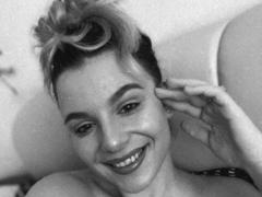MelanieHartley from xLoveCam