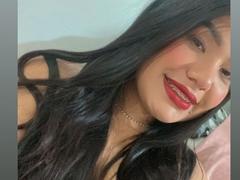 MelanieJonsom - female with brown hair webcam at xLoveCam