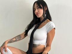 MelannieCoras - female with  big tits webcam at xLoveCam