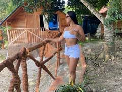 MelanyWalker - female with black hair and  big tits webcam at xLoveCam