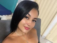 MelanyWalker - female with black hair and  big tits webcam at xLoveCam