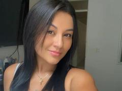 MelanyWalker - female with black hair and  big tits webcam at xLoveCam