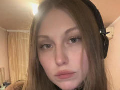 MelinaBoye - blond female with  big tits webcam at xLoveCam