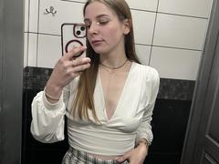 MelisaStar69 - female with brown hair and  small tits webcam at xLoveCam