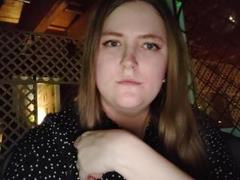 MelissaFine - female with brown hair and  small tits webcam at xLoveCam