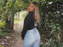 MelissaMora - female with brown hair webcam at xLoveCam