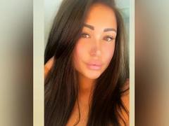 MelissaXCream from xLoveCam