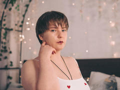 MelissaxMoore - female with brown hair and  big tits webcam at ImLive