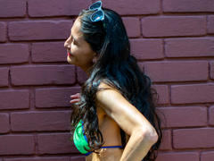 MeredithHunnt - female with brown hair and  big tits webcam at xLoveCam