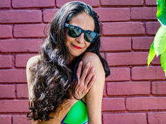 MeredithHunnt - female with brown hair and  big tits webcam at xLoveCam