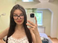 MerriePutnam - female with brown hair webcam at xLoveCam