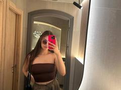 MerriePutnam - female with brown hair webcam at xLoveCam