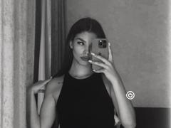 MerriePutnam - female with brown hair webcam at xLoveCam
