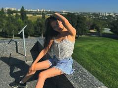 MerriePutnam - female with brown hair webcam at xLoveCam