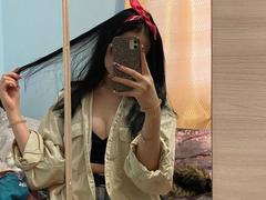 MertieDasinger - female webcam at xLoveCam