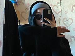 MertieDasinger - female webcam at xLoveCam