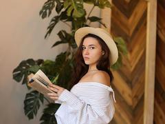 yum-yum-hot - female with brown hair webcam at xLoveCam