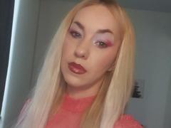 MessyQueenHot from xLoveCam