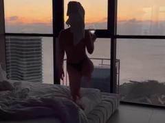 MiAmour from xLoveCam