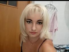MiLaHottiest - blond female with  big tits webcam at xLoveCam