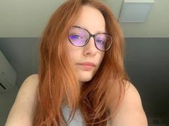 MiOneWallace - female with red hair and  small tits webcam at xLoveCam
