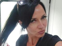 MiaAmour from xLoveCam