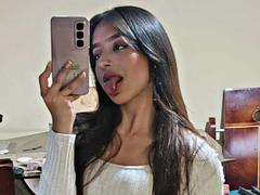 MiaBeaumont - female webcam at xLoveCam