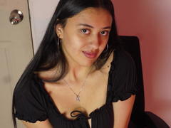 MiaBloom69 - female with black hair webcam at xLoveCam