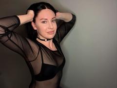 MiaBonny - female with brown hair webcam at xLoveCam