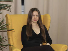 EvaMiris - female with brown hair webcam at LiveJasmin