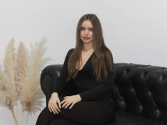 EvaMiris - female with brown hair webcam at LiveJasmin