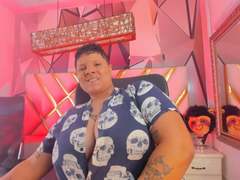 MiaCapucci - female webcam at xLoveCam