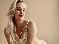 MiaDreamy - female webcam at xLoveCam