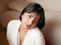 MiaEverly - female with black hair webcam at xLoveCam