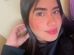 MiaFoxyHot - female with brown hair webcam at xLoveCam