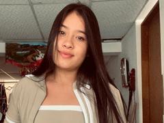 MiaFoxyHot - female with brown hair webcam at xLoveCam