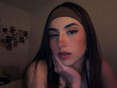 MiaHarperr from xLoveCam
