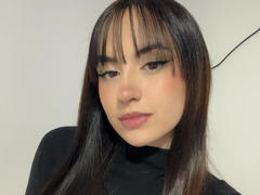 MiaHarperr - female with brown hair webcam at xLoveCam