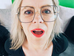 MiaHase-hot - blond female webcam at xLoveCam