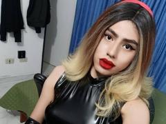 MiaHyperion - shemale with black hair webcam at xLoveCam