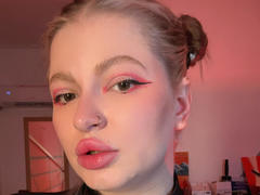 MiaKamp - female webcam at xLoveCam