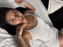 MiaLaurents - female webcam at xLoveCam