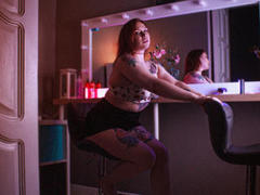 MiaGrimmie - female with red hair webcam at xLoveCam